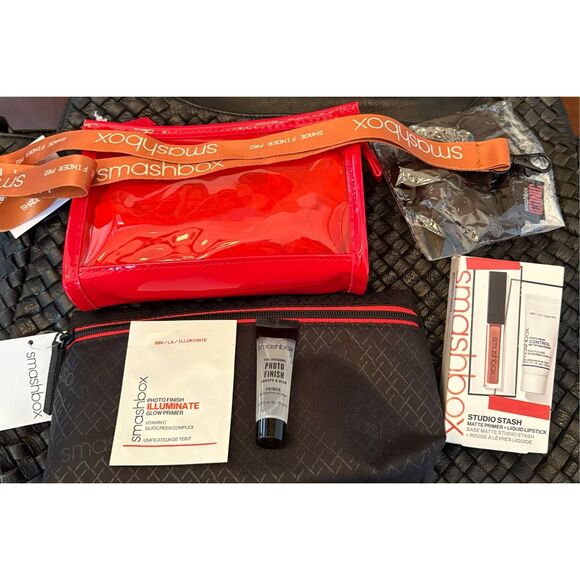 SMASHBOX - NEW - Bundle of 2 Cosmetic Cases and Sample Size Products. 8 Pieces. - Picture 1 of 12